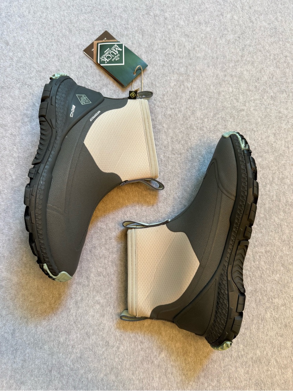 NWT Muck Boot Women's Outscape Max Slip-On Waterproof Boots Gray | US 10